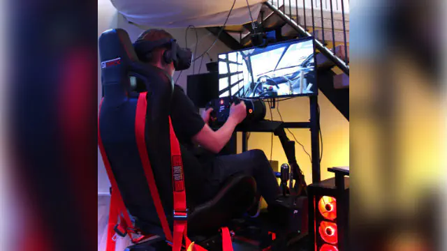 Immersives VR Racing im Cockpit eines Fullmotion Rennsimulators in Rostock